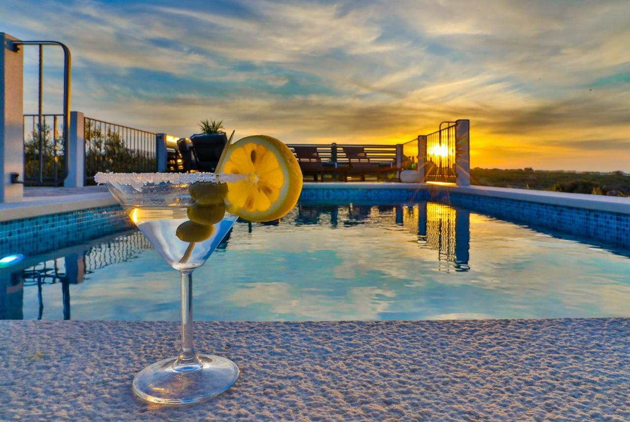 Heritage Holiday House Lori With Pool Постира Екстериор снимка